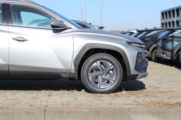 Новый Hyundai TUCSON 2026 Express 2.0 MPi (156 л.с.), бензин, Shimmering Silver Metallic &mdash; Львов, Ария Моторс