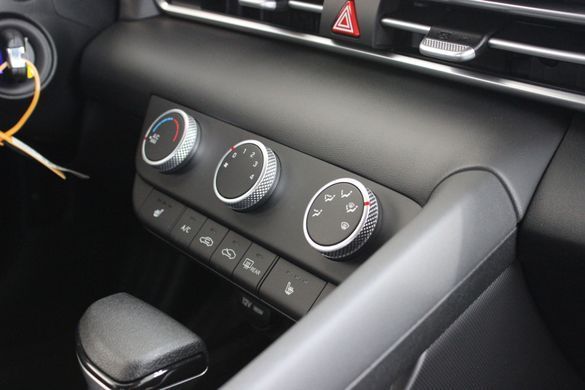 Нова Hyundai ELANTRA 2025, комлектація Active, двигун 1.6 MPi (127 к.с., бензин)