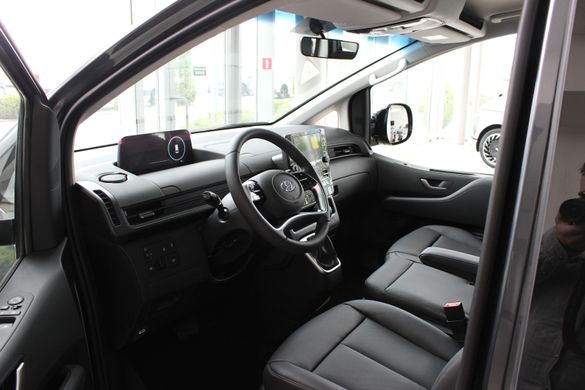 Нова Hyundai STARIA 2024, Business +, 8AT 4WD, Black, двигун 2.2 CRDi VGT AT (177 к.с.)