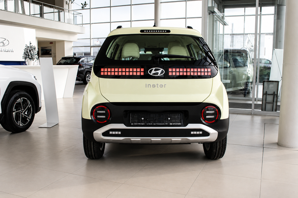 Hyundai Inster 2025, комплектация Elegance, батарея 49 кВт Long Range, Buttercream Yellow Pearl