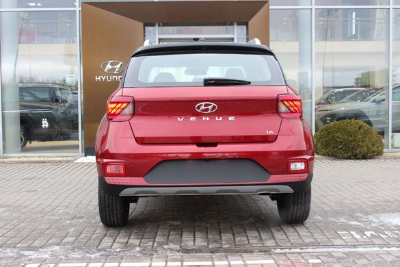 Новий Hyundai VENUE 2023, комплектація Elegance Plus A-pack, колір ultimate red/black, двигун 1.6 MPi AT (123 к.с.)