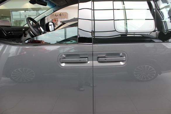 Нова Hyundai STARIA 2025, комплектація 7-Top Bronze, Black, двигун 2.2 CRDi VGT AT (177 к.с.)