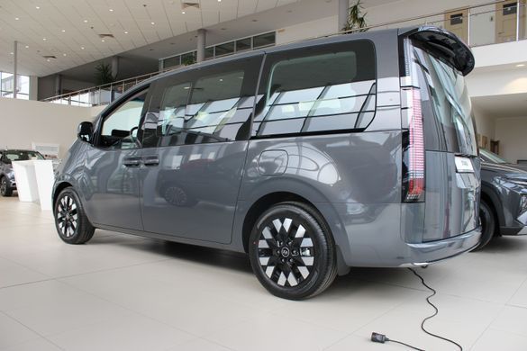 Нова Hyundai STARIA 2025, комплектація 7-Top Bronze, Black, двигун 2.2 CRDi VGT AT (177 к.с.)