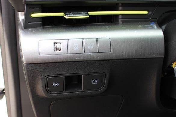 Нова Hyundai KONA Hybrid 2024, комплектація Top Color Pack, колір mirage green, двигун 1.6 GDi HEV (141 к.с., гібрид)