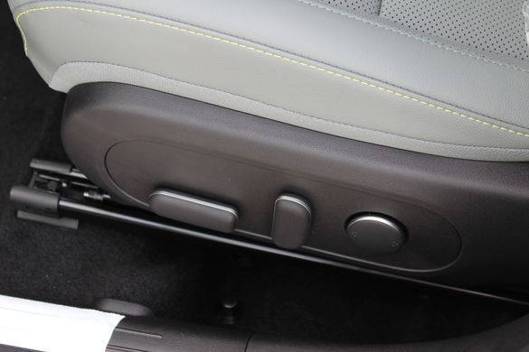 Нова Hyundai KONA Hybrid 2024, комплектація Top Color Pack, колір mirage green, двигун 1.6 GDi HEV (141 к.с., гібрид)