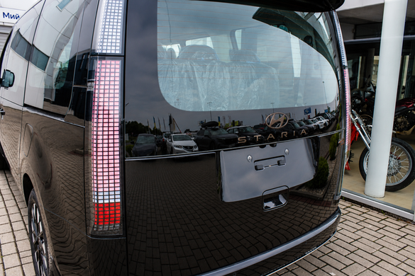 Нова Hyundai STARIA 2025, комплектація 7-Top Bronze n/BCA, колір Black, двигун 2.2 CRDi VGT AT (177 к.с.)