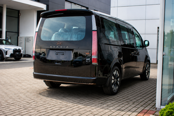 Нова Hyundai STARIA 2025, комплектація 7-Top Bronze n/BCA, колір Black, двигун 2.2 CRDi VGT AT (177 к.с.)
