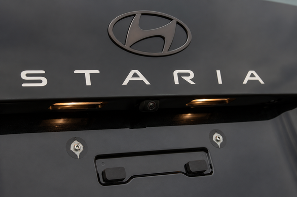Нова Hyundai STARIA 2025, комплектація 7-Top Bronze n/BCA, колір Black, двигун 2.2 CRDi VGT AT (177 к.с.)