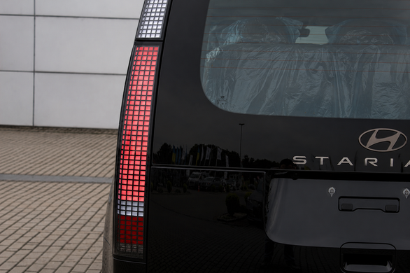 Нова Hyundai STARIA 2025, комплектація 7-Top Bronze n/BCA, колір Black, двигун 2.2 CRDi VGT AT (177 к.с.)