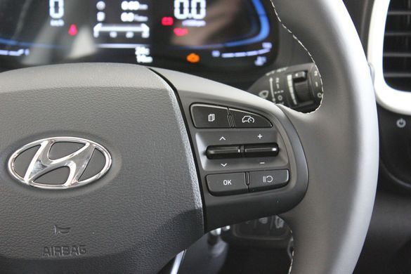 Под заказ! Новый Hyundai VENUE 2025, комплектация Elegance, цвет белый, двигатель 1.6 MPi AT (123 л.с.)